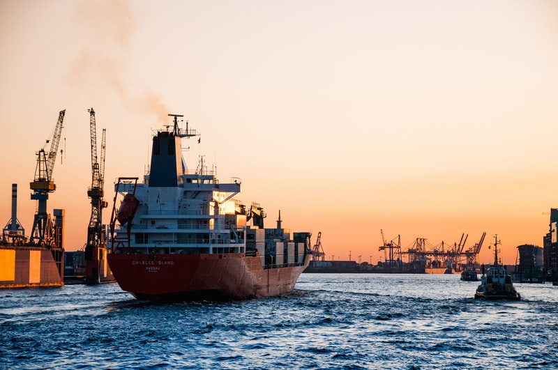 Dokku Docker containers deployment is represented by a ship. Photo by Martin Damboldt from Pexels